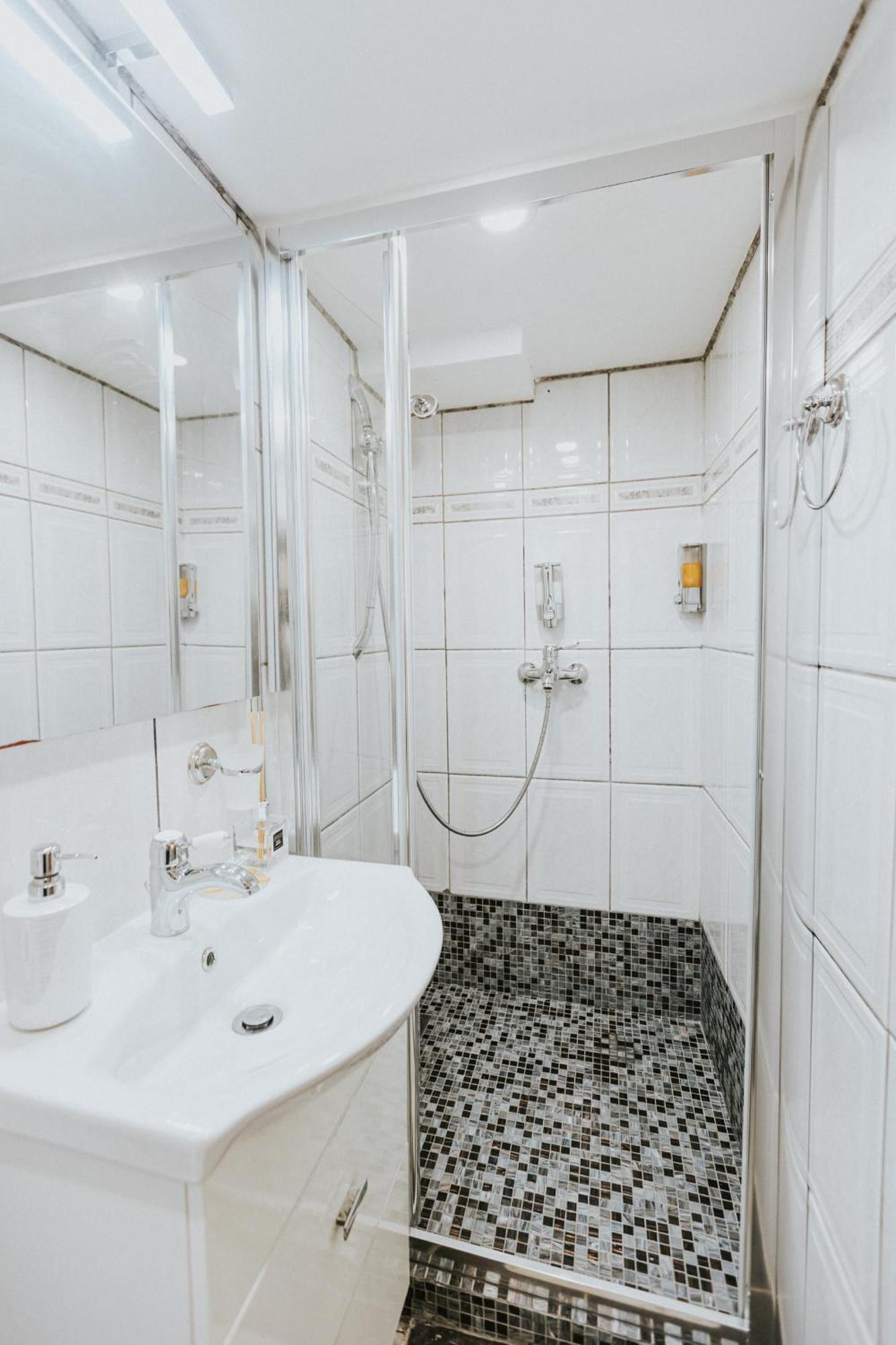 Republicii Rustic Apartament In Brasov City Center Buitenkant foto